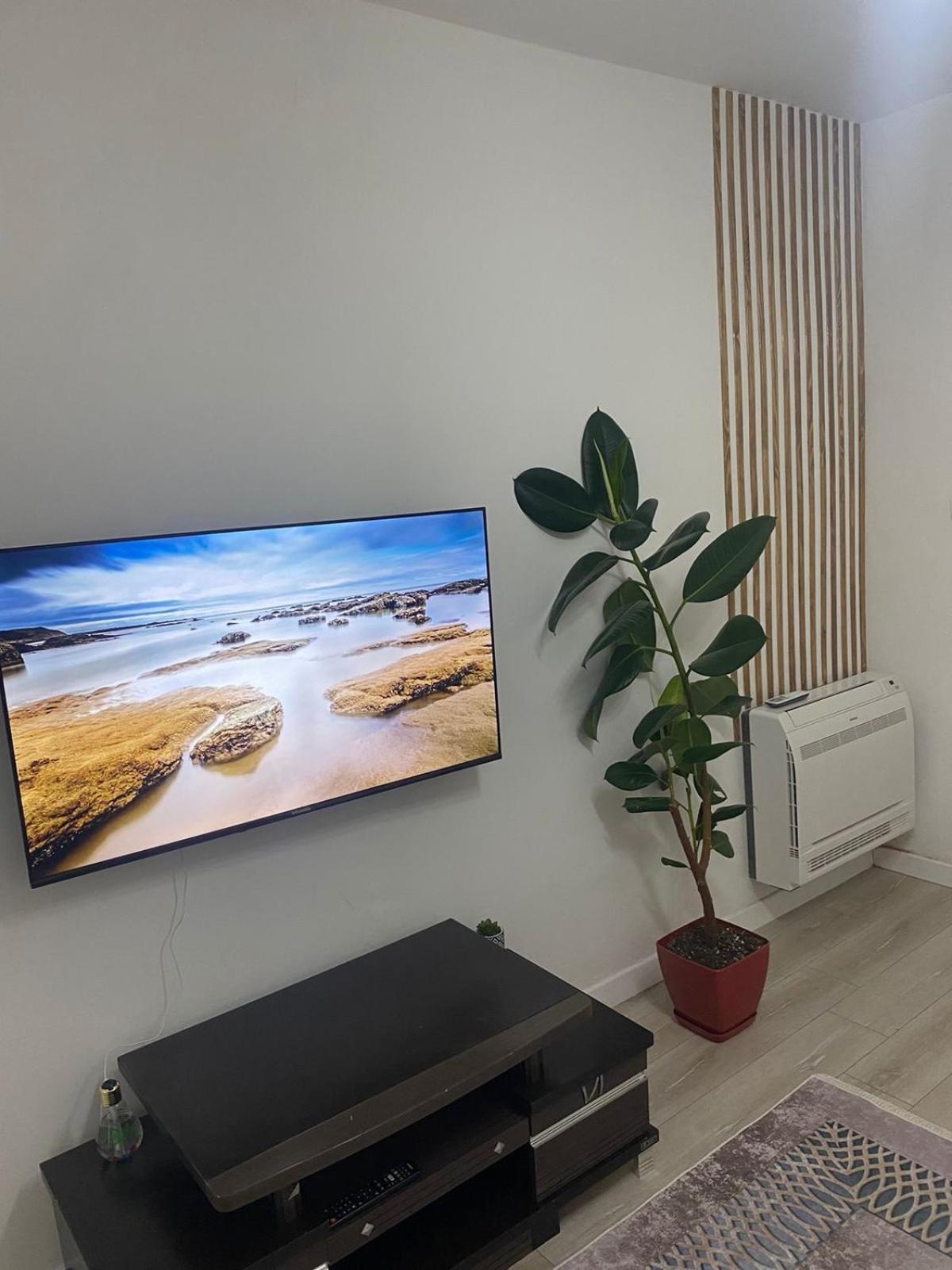 Juliette With Private Garden Apartment Korce