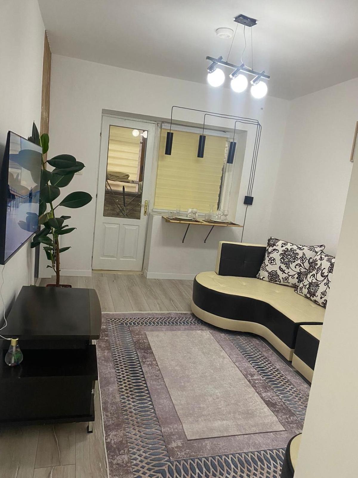 Juliette With Private Garden Apartment